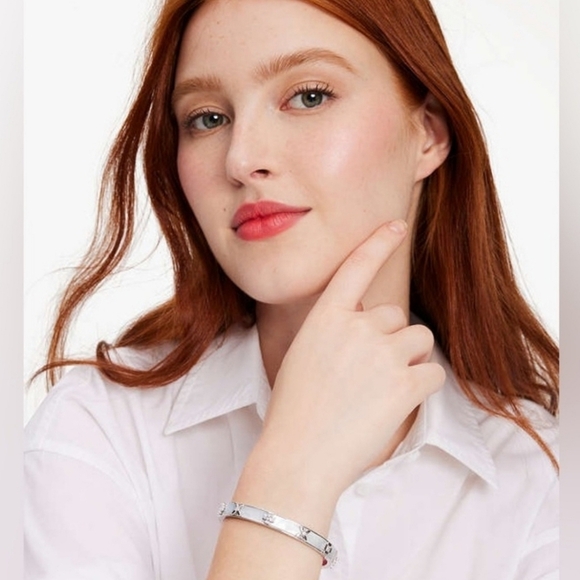 🔹️KATE SPADE🔹️ Heritage Bloom Hinged Bangle ✨️🤍 - Picture 3 of 5